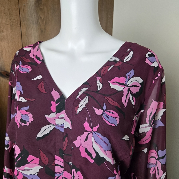 Lane Bryant Floral V-neck Peplum Blouse - Picture 4 of 15